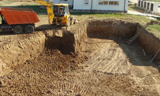 Рытье котлованов под фундамент в Кузнецке – цена от 2571 руб. за м3 | 2Землекопа-Кнц